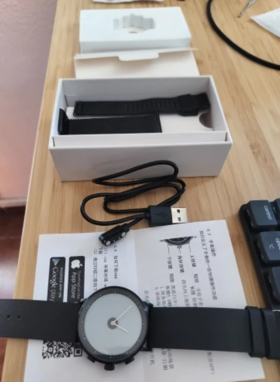 The world's first quartz movem - Hybrid Smartwatch 评论和价格